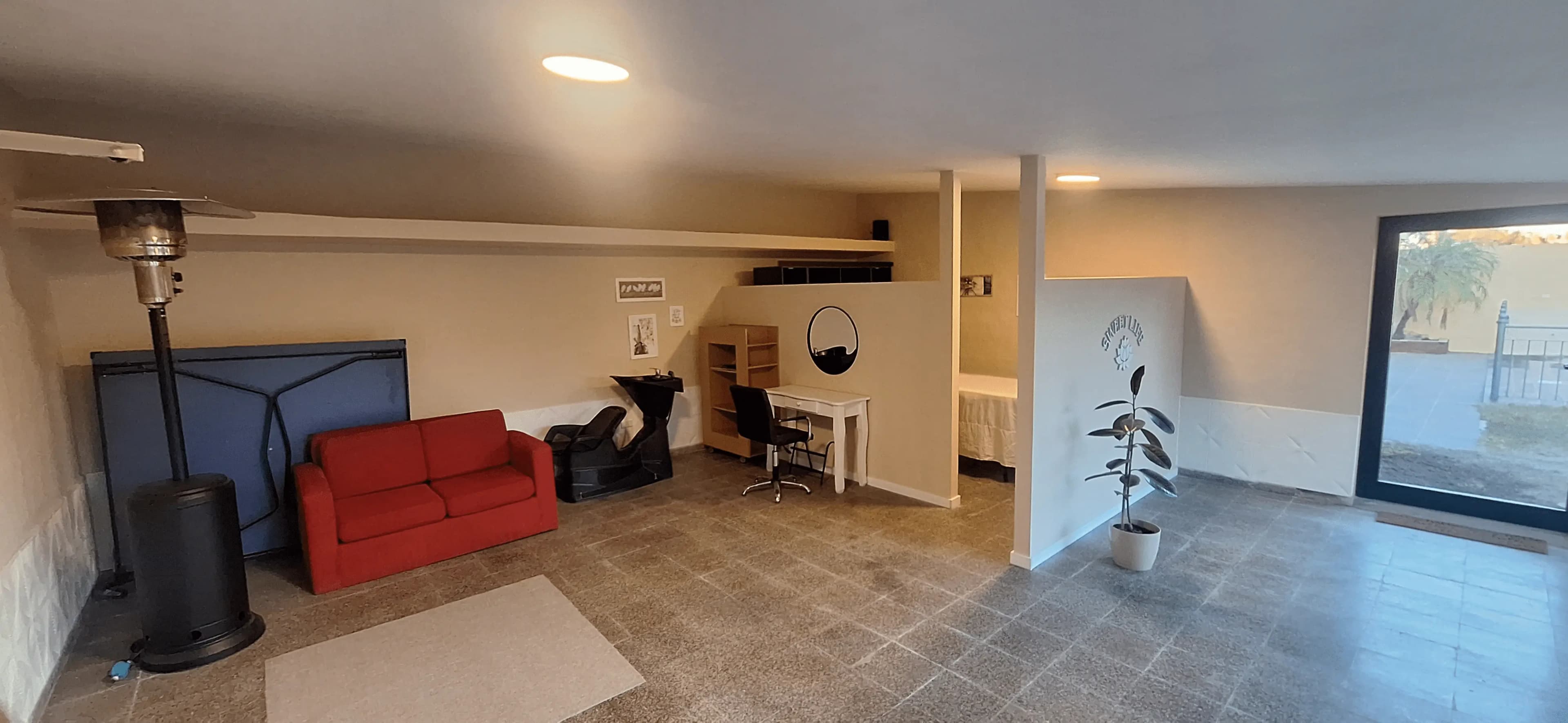 Piscina y Espacios de Actividad